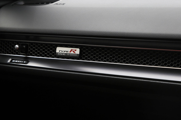 ホンダ・シビック タイプR（「TYPE R」バッジ）