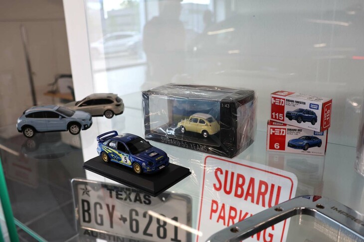 たびたびの日本訪問で購入したものを含めたミニカーのコレクション。