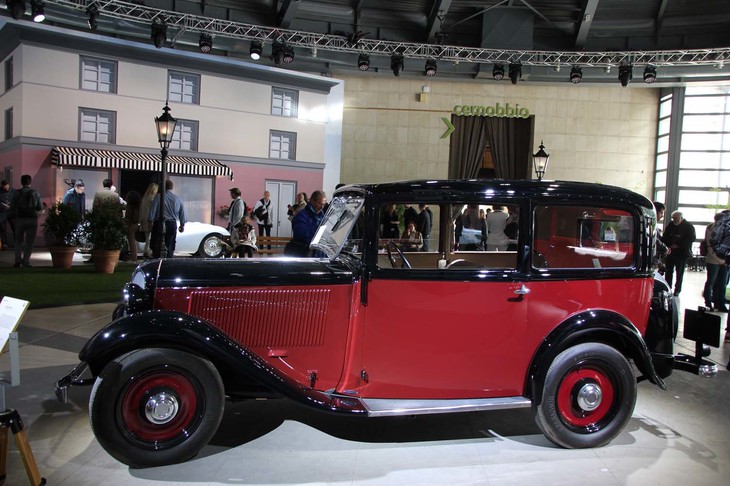 「BMW 303サルーン」（1933年）。その優れたシャシー設計と居住性の高さによって、快適なドライブを提供した。