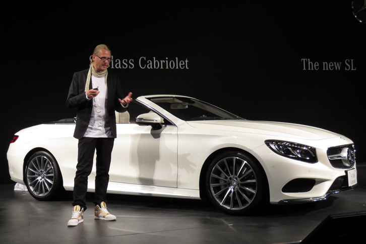 「メルセデス・ベンツSクラス カブリオレ」と、独ダイムラーのエクステリアデザイン シニアマネージャーを務めるアヒム・ディートリッヒ・バドシュトゥブナー氏。