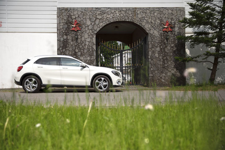 「Aクラス」と比べてリアオーバーハングが延長され、ミニワゴンのようなスタイリングが与えられている。