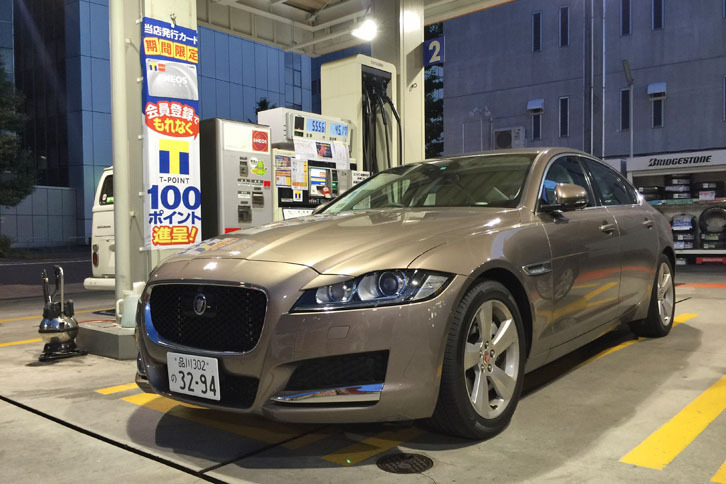 燃料タンク容量は74リッター。満タン1回で500km以上、余裕で走れる。