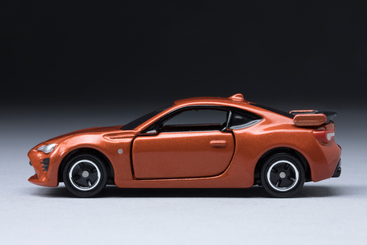 外装では空力性能を向上させるため、フロントからリアに至るまで各部を改良。タイヤの接地性やコーナリング時の回頭性が高められた。（写真＝郡大二郎）