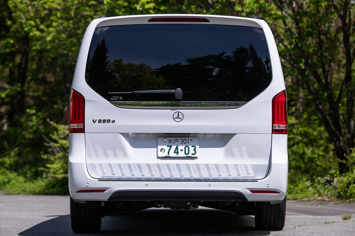 テールランプデザインを含めリアビューにおいては、最新モデルと従来型に大きな違いは確認できない。