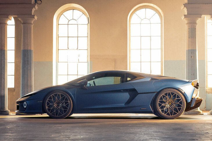 渕野「『ランザドール』のディテールも、ランボルギーニとしてはクラシック路線なのでしょうが、『テメラリオ』とはかなり違いますね」　
	ほった「テメラリオは、ランボルギーニとしてというより、ミドシップスポーツカーとしてクラシックって感じですもんね」