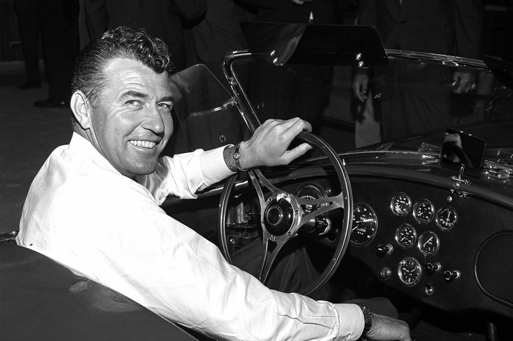 今で言うレーシングコンストラクターのような事業を手がけていたキャロル・シェルビー。名車「コブラ」「デイトナ クーペ」などを世に送り出したほか、「フォードGT40」によるルマン24時間レースのプロジェクトにも深く関わった。