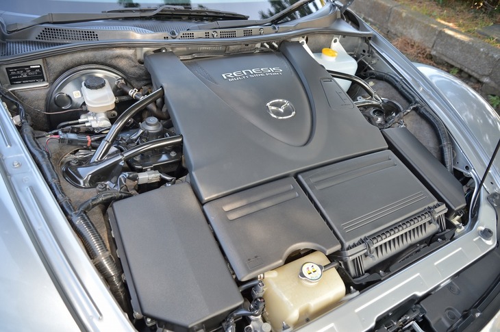 職人とK氏が“日本の宝”と賞賛する「RX-8」の心臓部。