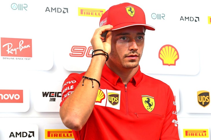 予選Q3、チームメイト同士でスリップストリームを使う作戦を試すもうまくいかなかったルクレール（写真）は、「2度目のアタックは1人でやらせてほしい」と懇願。単独でも見事な速さで自身3度目のポールを奪った。レースではスタートからトップを守るも、ピットストップのタイミングでベッテルに1位を明け渡す。その後フェラーリはチームオーダーを出し、再びルクレールを首位に返り咲かせた。レース終盤、ルイス・ハミルトンの猛追に屈することなく、ドライバーズサーキットとして名高いスパ・フランコルシャンで、GPキャリア34戦目にして初優勝。前日のF2レースで亡くなった戦友、アントワーヌ・ユベールにささげる勝利となった。（Photo=Ferrari）