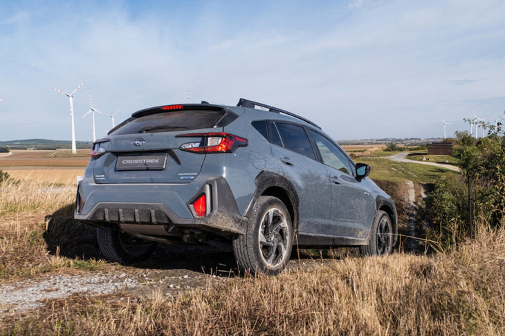 悪路走行をアシストする「X-MODE」が後退時にも機能するようになった。