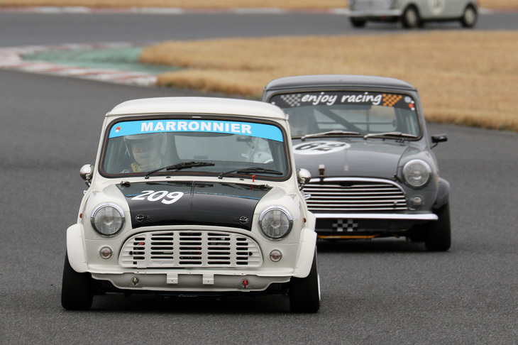 3、4位でフィニッシュして2、3位に繰り上がった「ローバーMini」。これらを含めクラブマンズの決勝には12台のMiniが出走した。