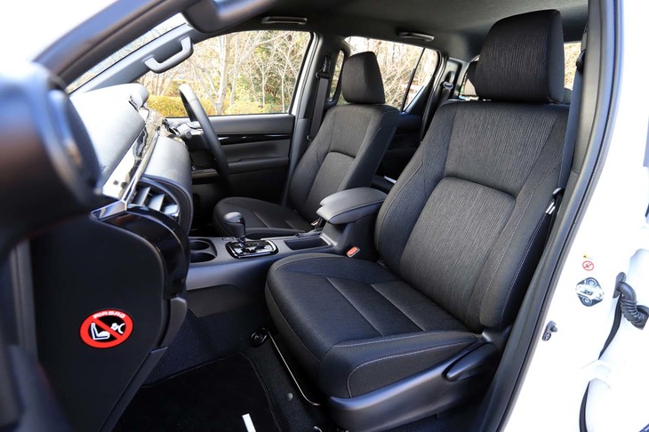 ブラックで統一された「Z“ブラックラリーエディション”」のインテリア。シート表皮はベースモデルの「Z」グレードと同じ、ブラックのファブリックとなる。