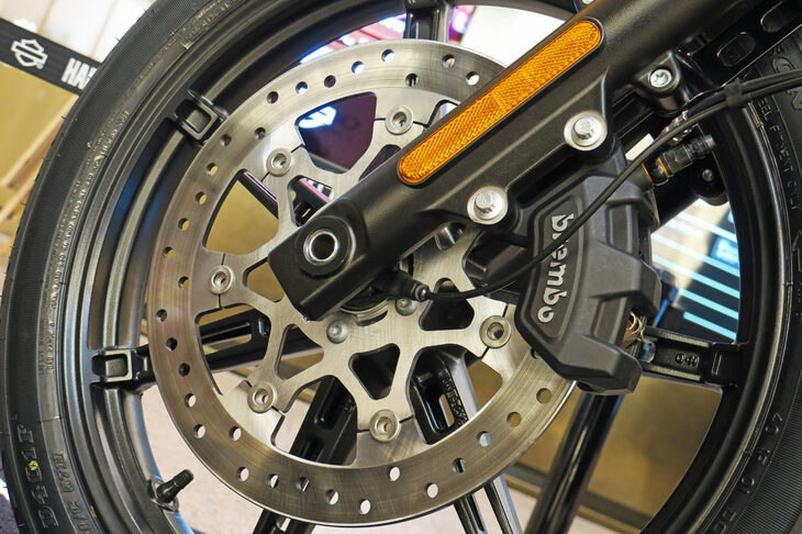 ハーレーダビッドソン・ナイトスター（フロントブレーキ）