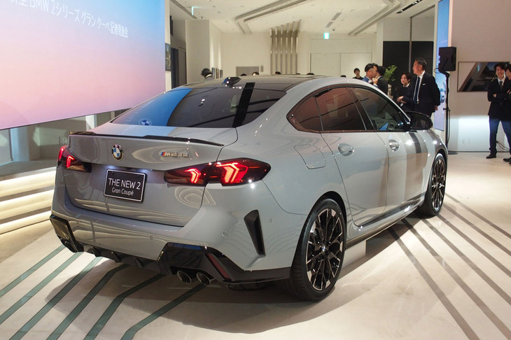 M235i xDriveグランクーペ（リアビュー）