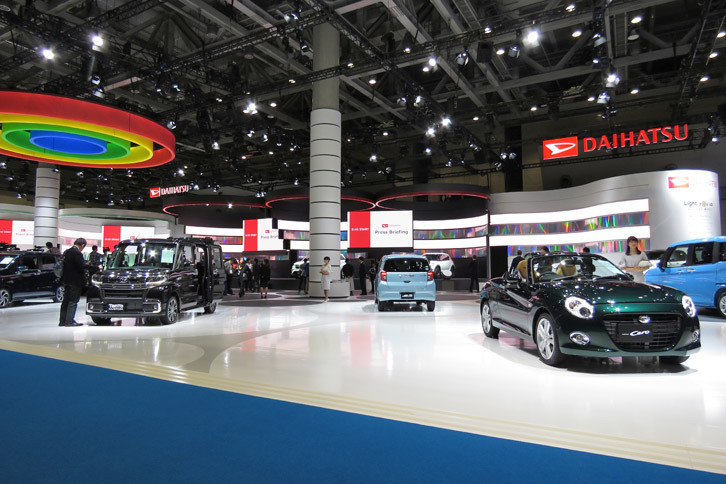 第45回東京モーターショーのダイハツブースの様子。