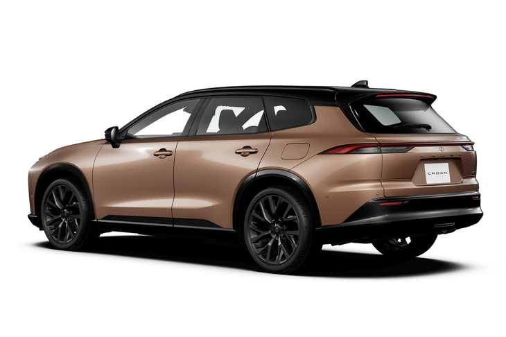 ほった「過去のどの『クラウン』に似てるとかじゃなくて、躍動感より普通の高級車感が出てる感じがするんですよね」