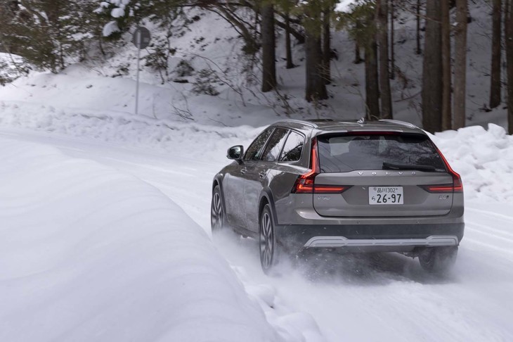 ボルボV90クロスカントリーB6 AWDプロ