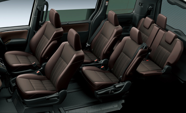 「エスクァイアGi“プレミアムパッケージ”」のシート。