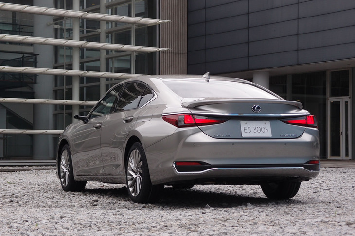 レクサスES300h“バージョンL”