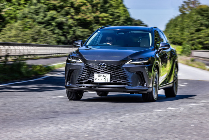 TNGA思想を取り入れた「GA-K」プラットフォームを採用。主要骨格部材の最適配置や、フロントフェンダーのアルミ化、Bピラー部への2GPa（ギガパスカル）級ホットスタンプ材の採用などにより、車両重量は先代比で90kg軽量化された。重心高の低下と操縦安定性の向上がうたわれる。