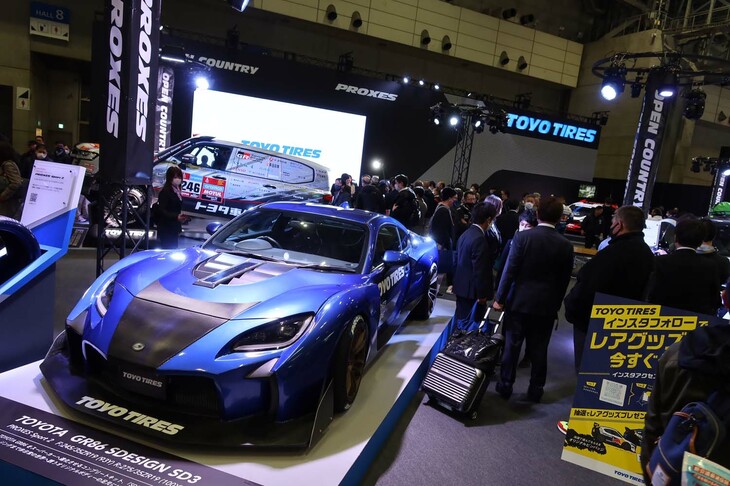 東京オートサロン2023のトーヨータイヤブースの様子。