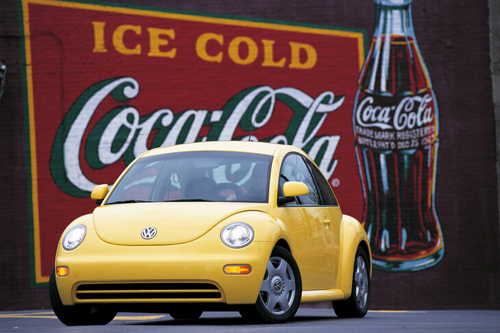 「ニュービートル」は、往年の自社製品を“セルフカバー”したネオレトロモデルの先駆けとなった。このクルマの成功からあまたのフォロワーが生まれ、今日のトレンドに至ったのだ。