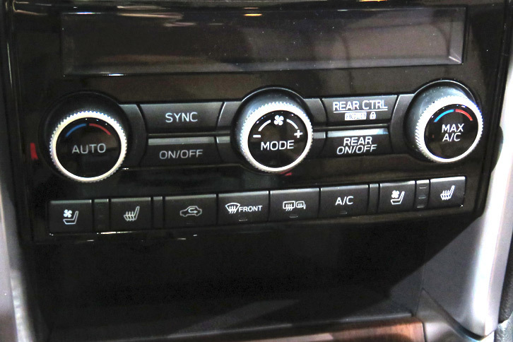 スバル・アセント（エアコン操作パネル）
