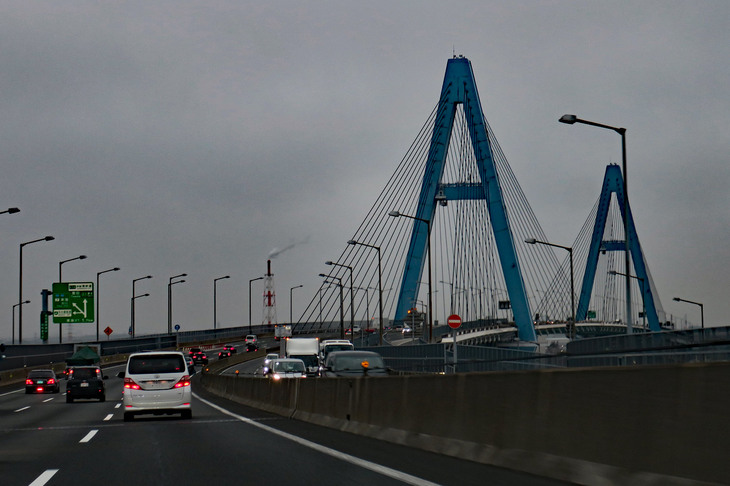 「名港トリトン」の、こちらは名港東大橋。名港西大橋との違いにご注目。