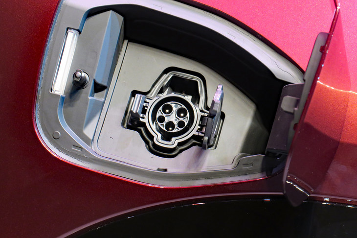 日産アリア リミテッド（充電インレット）