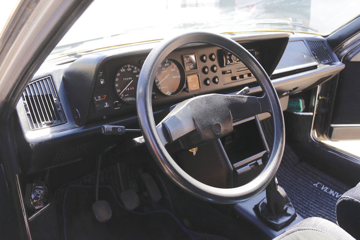 スイッチ類には、当時の「デルタ」をはじめとする他のランチア車との共用部品が多数見られる。
