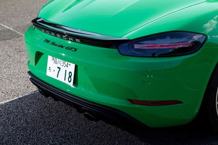 試乗車には、ハイグロスブラックのリアウイング（5万8000円のオプション）が装着されていた。