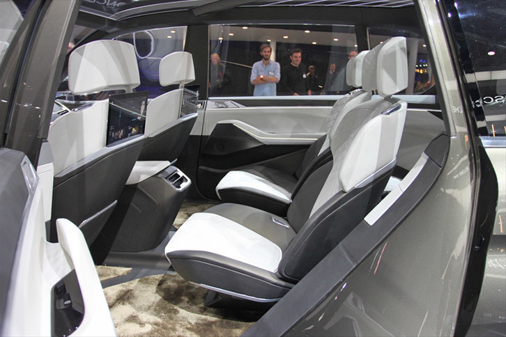 BMWコンセプトX7 iパフォーマンス（リアシート）