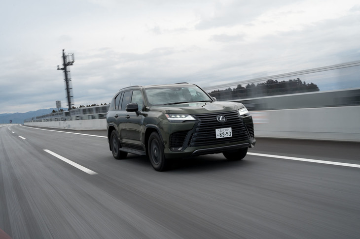 レクサスLX600“オフロード”7人乗り