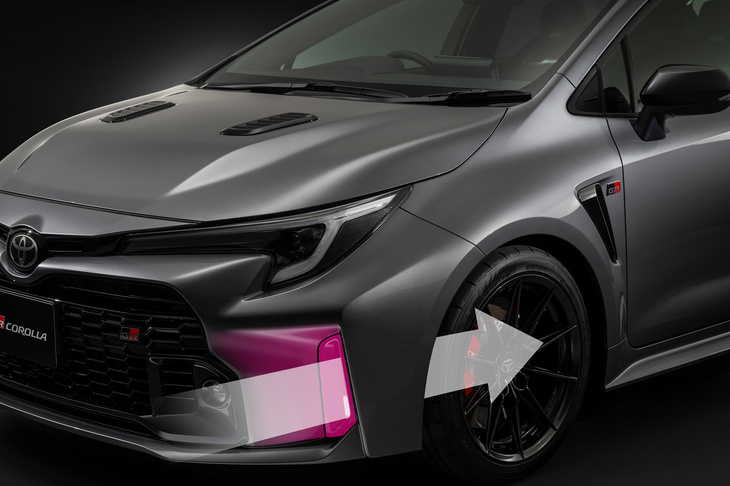 フロントホイールハウス内に空気を流し込むフロントバンパーダクト。