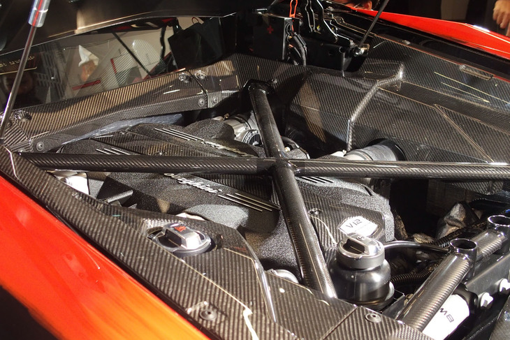 アヴェンタドールS“dressed”by Yohji Yamamoto（エンジン）