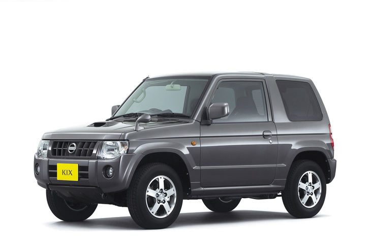 2008年「日産キックス（KIX）」。「三菱パジェロミニ」のOEMモデルとなる軽クロスカントリー4WD。