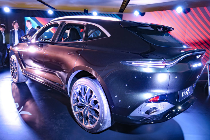 アストンマーティンDBX（エクステリア）