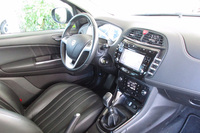 「ランチア・デルタ1.9ツインターボ マルチジェット」のインテリア。