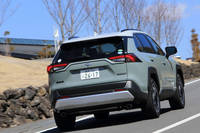 従来の「RAV4」は「Recreational Active Vehicle 4 Wheel Drive」を意味していたが、新型では「Robust Accurate Vehicle With 4 Wheel Drive（SUVらしい力強さと使用性へのきめ細かな配慮を兼ね備えた4WD）」が開発コンセプトになっている。