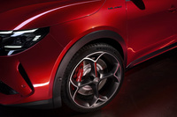 ブランド初のBEVも用意！ アルファ・ロメオから新型コンパクトSUV「ミラノ」登場の画像