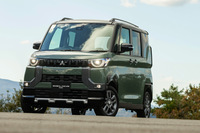 2023年1月登場の「三菱デリカミニ」。「eKクロス スペース」のマイナーチェンジを機に、車名とスタイルを変更し、別車種として仕立て直したモデルだ。