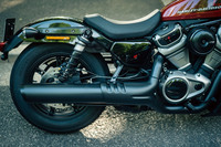 「ナイトスター」は低重心化のために燃料タンクの位置も変更。一見、燃料タンクのように見えるそれは実はダミーで、本物のタンクはシートの下にレイアウト。給油口もシート下に備わっている。