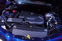 「ジュリア2.2ターボ ディーゼル スーパー」では基本設計を共有しながらチューニングを変更し、最高出力190ps、最大トルク450Nmを発生する同エンジンを搭載。