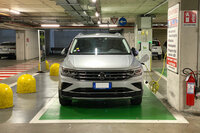 「フォルクスワーゲン・ティグアンeハイブリッド」（イタリア）。2023年4月4日。