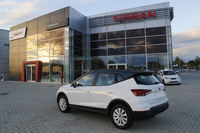 セアトの深い世界に没頭するうち、気がつけば夕方になっていた。手前は「アローナ」。