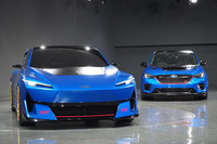 「ジャパンモビリティショー2025」（会期：11月9日まで）のスバルブースで注目を集めているのが「Performance-E STIコンセプト」（写真手前）と「Performance-B STIコンセプト」（同奥）だ。