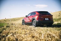 ボディーカラーは、試乗車の「ソウルレッドクリスタルメタリック」を含む全8色がラインナップされている。