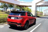 試乗車はブラックアウトされたルーフやフロントグリル、クロームエキゾーストフィニッシャーなどにより、スポーティーな雰囲気を漂わせていた。