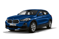 こちらは標準仕様の「X2」。ボディーサイドを見ると、ショルダーラインの張り出しの下に、従来のBMWでは見られたような、深い“凹面”が見られないのがわかる。