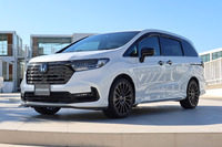 ホンダ・オデッセイe：HEVアブソルート・EXブラックエディション 純正アクセサリー装着車／無限パーツ装着車