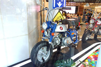 1969年に発売された「モンキーZ50A」。当時のプレスリリースにある「月産目標1万2000台」という数字を見ると隔世の感がある。